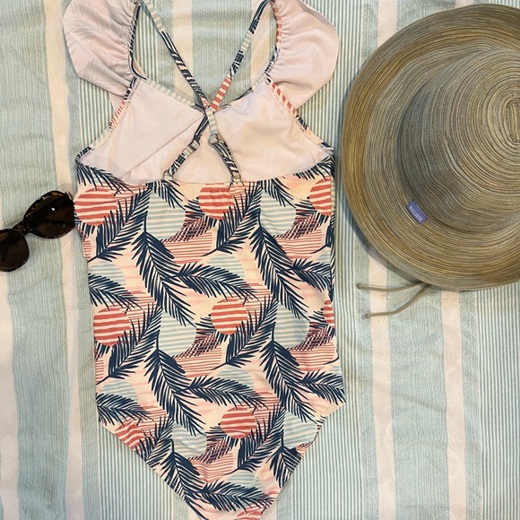 Women’s swimsuit. Junior size 15-16z - Picture 2 of 3